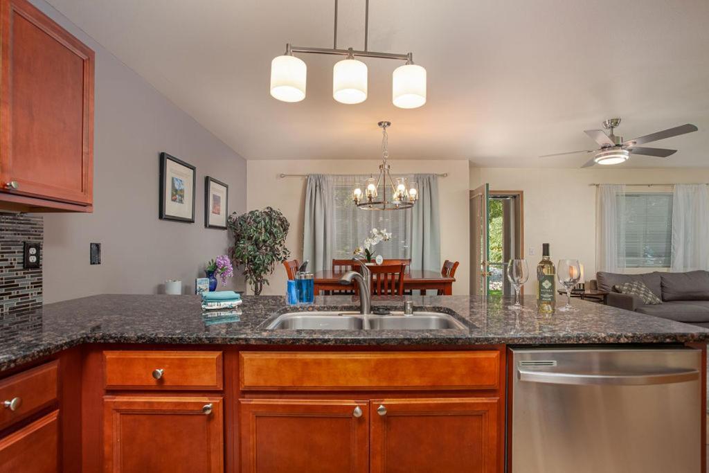 Апартаменти Walk To Downtown Leavenworth * Sleeps 6 + Pets * Ground Level Gem! Екстер'єр фото